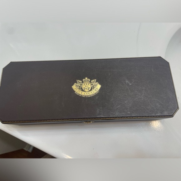 NWT Juicy Couture Vintage Chain Links Lock Bracelet. Gold tone.Made in 2000’s - Picture 4 of 5